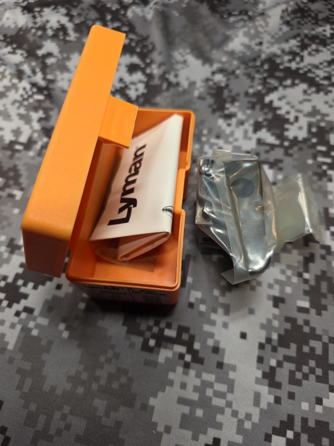 LYMAN 358315 35 CAL 204 GR GAS CHECK MOULD TWO CAVITY BULLET MOLD RELOADING