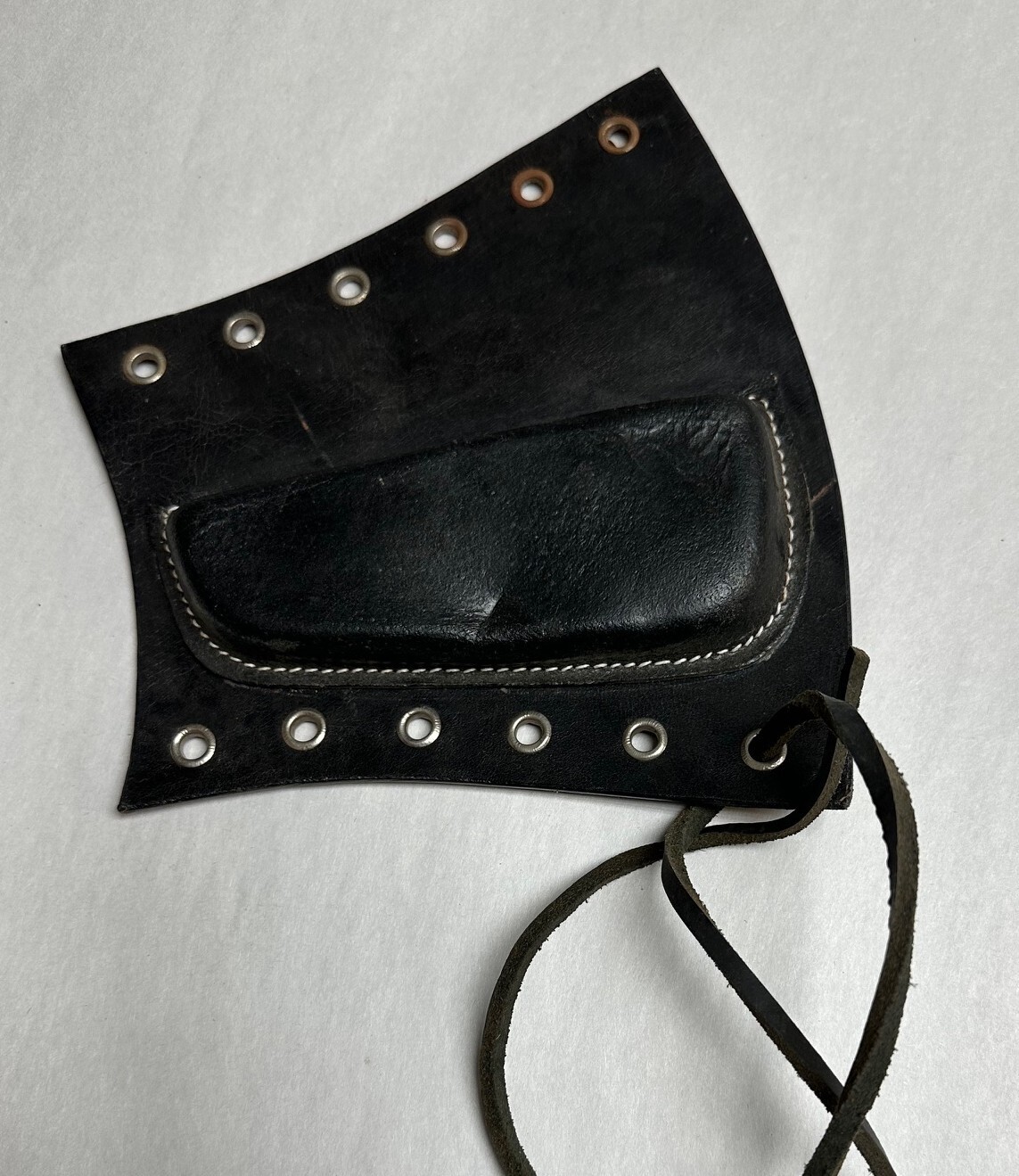 BLACK LEATHER CHEEK PIECE WILL FIT MOST RIFLE.