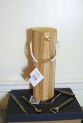 NEW ArtMinds-Cylinder Wooden Wine Box Bottle-With 4 Pcs. Platt Bottle Tools New
