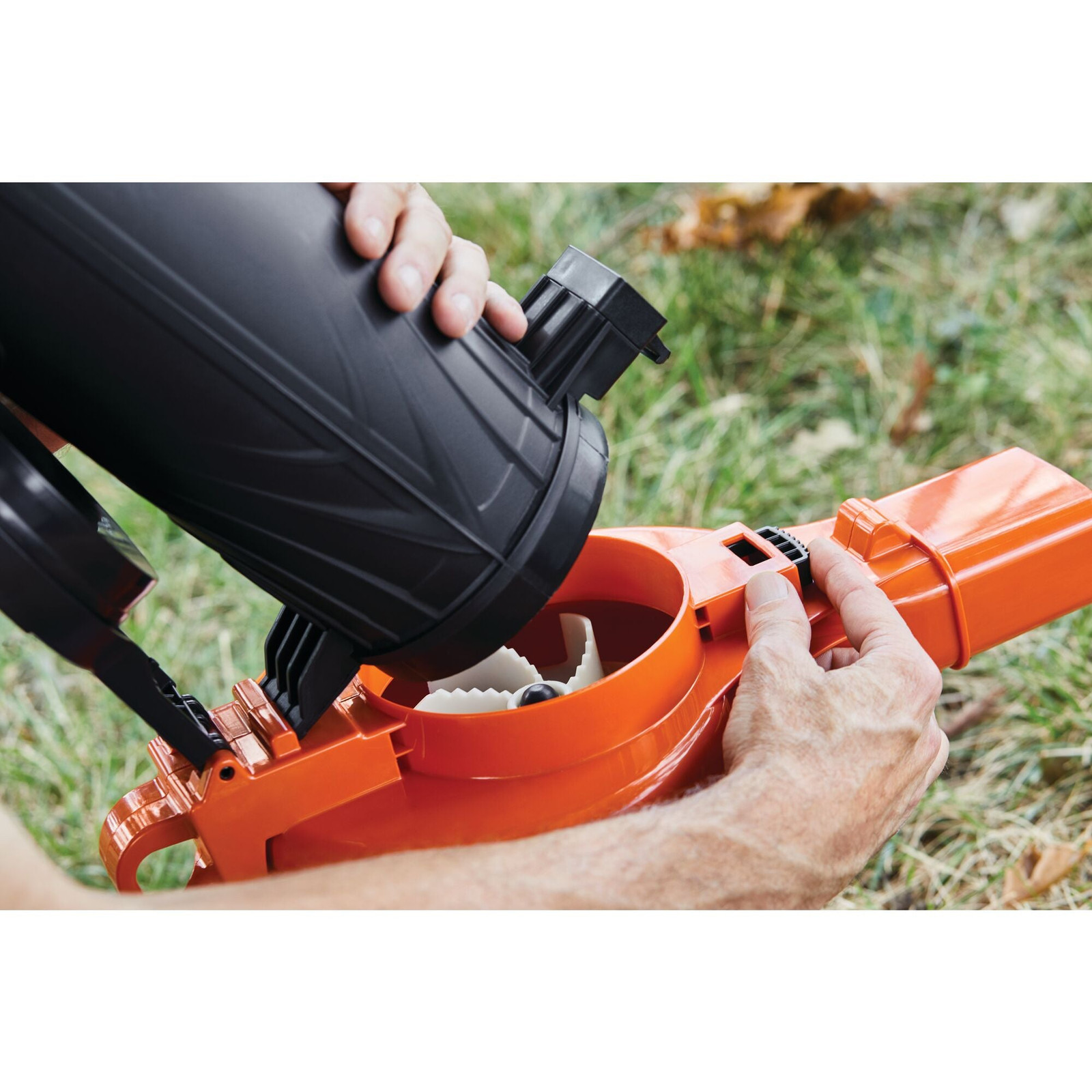 BLACK+DECKER 12 Amp Blower/Vacuum/Mulcher - BV3100