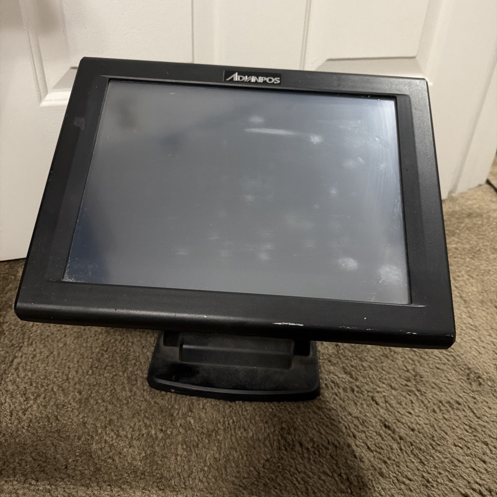 Advanpos point-of-sale terminal with a black bezel EP5500
