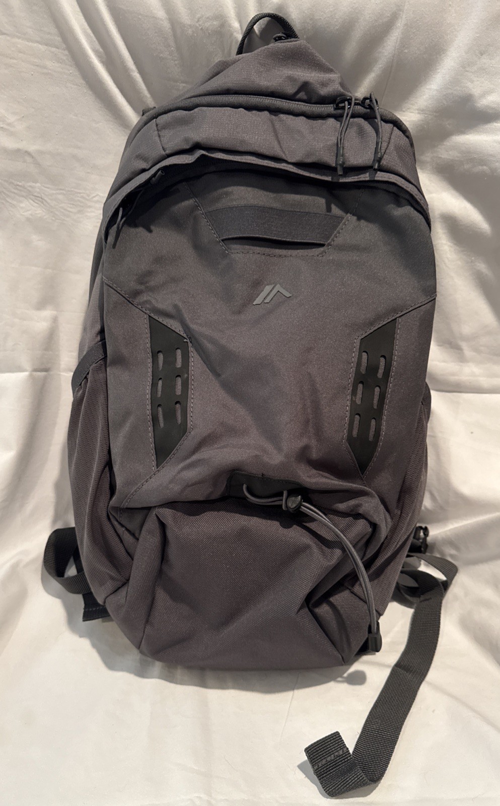 Quest Hydration Pack Backpack 2L Gray Bag Hiking Pockets Water Bladder Hike