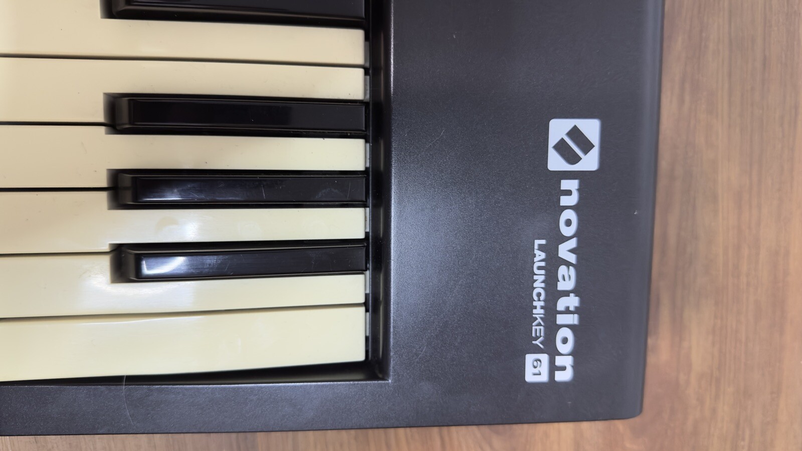 Novation launchkey 61 mk2 Midi Keyboard Tested W/Case