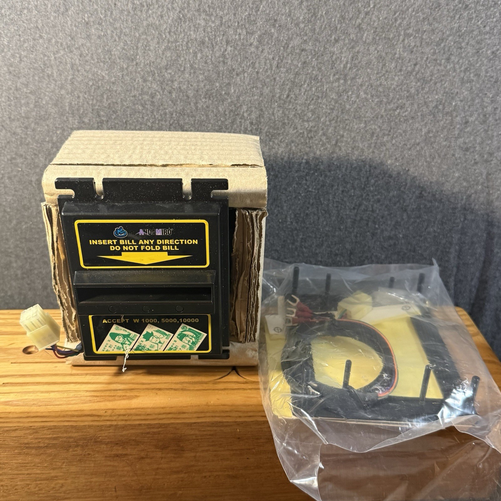 GAMEMAX BL-600H-US2 Bill Acceptor Validator NIB Includes Instruction Sheet