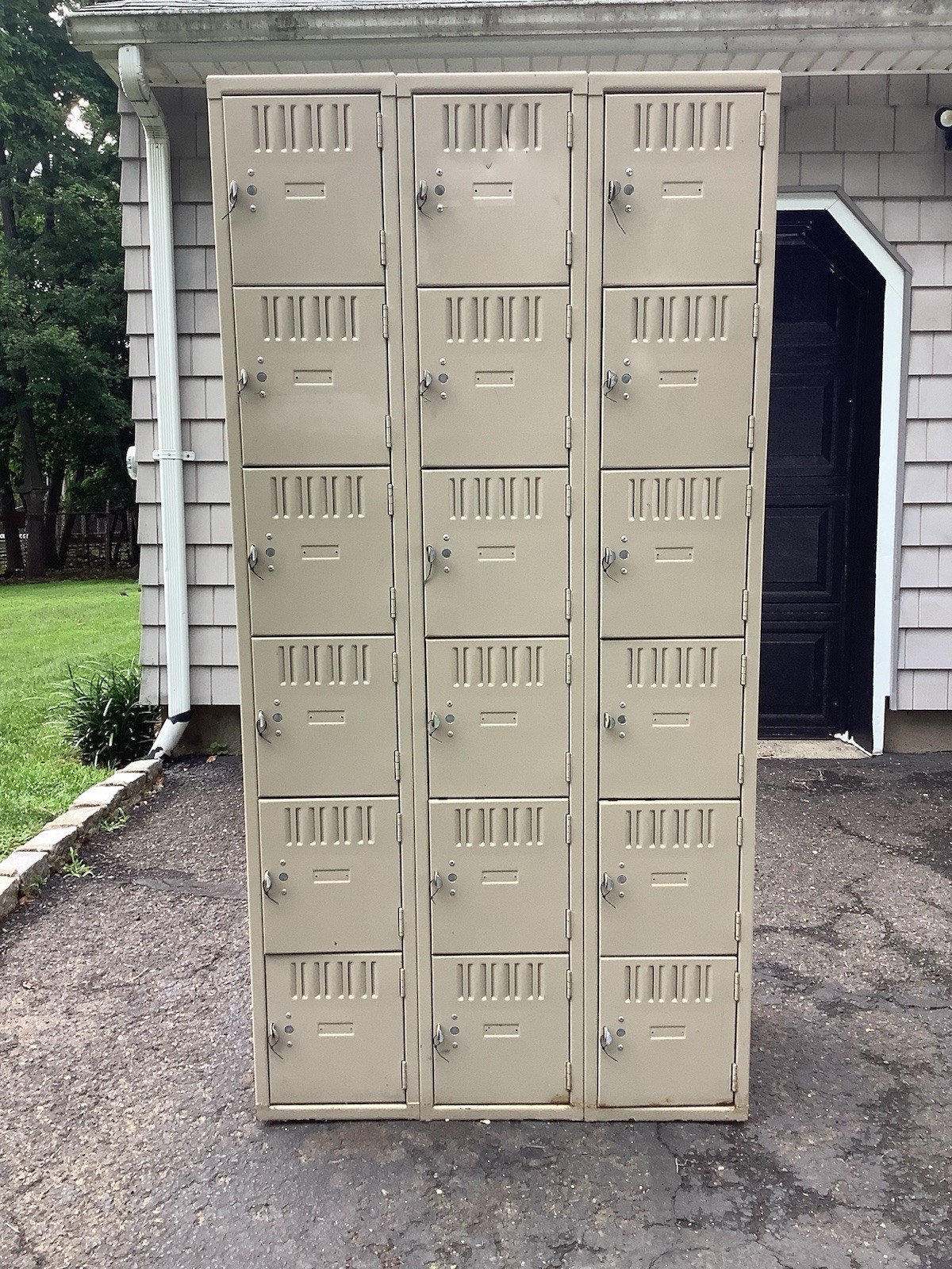 NJ LOCAL PICK UP / Delivery Fee -Tennsco 18 Employee Locker Tower -Ready To Use