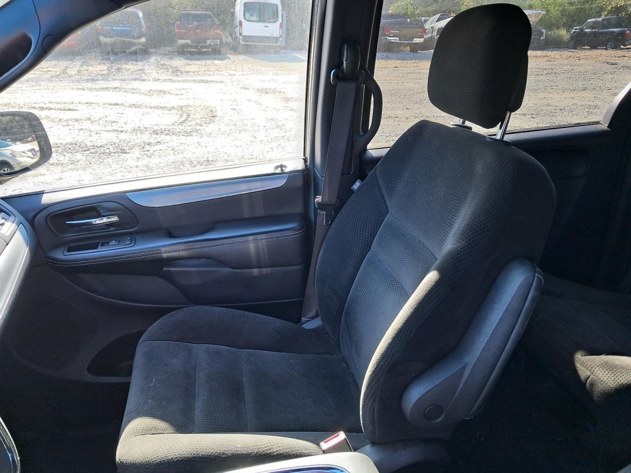 CARAVAN 2016 Glove Box 4822433