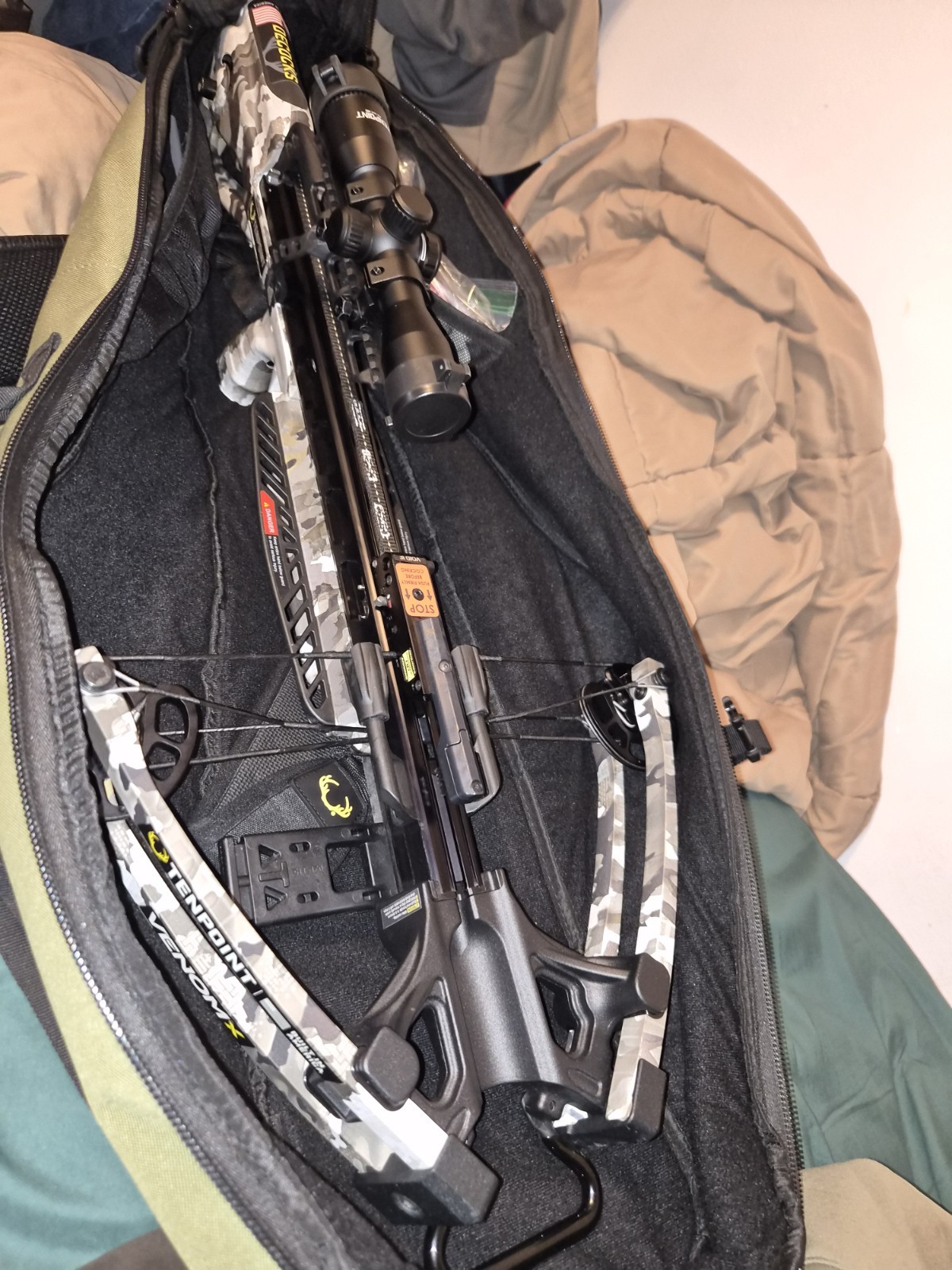 TenPoint Venom X Crossbow 390 fps, 5lbs crank / ACUslide w/ Scope, Case & Bolts!