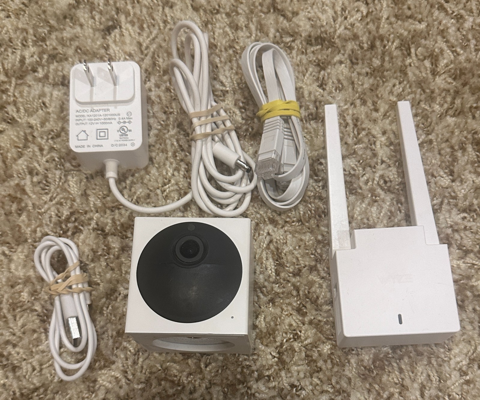 Wyze Cam Outdoor Base Station WVODB1 WiFi Security Camera Hub & WVOD1 Camera