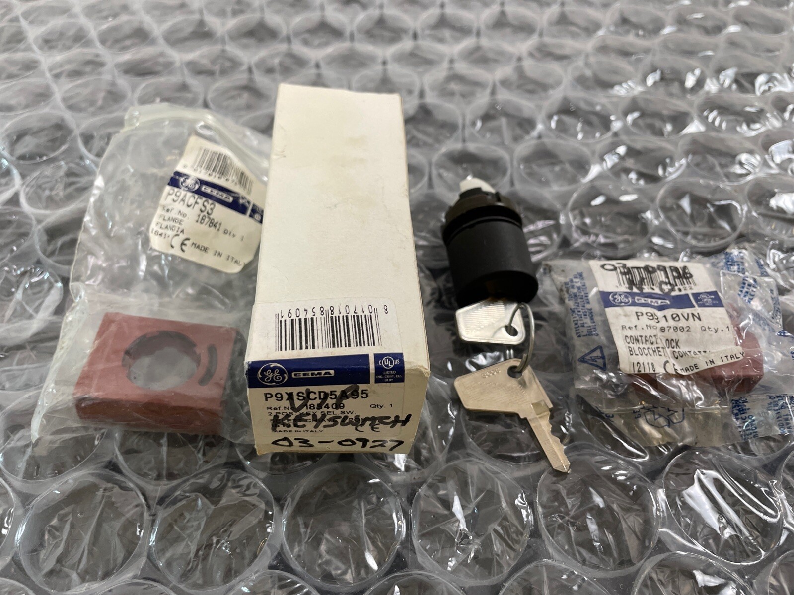 New GE CEMA P9XSCD5A95 Two Position Key Selector Switch With Keys