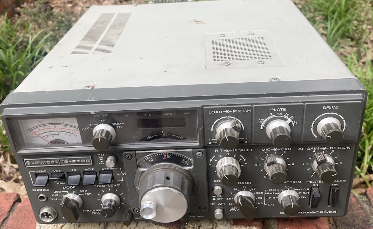 Kenwood TS-820S Vintage Transceiver Powers Up