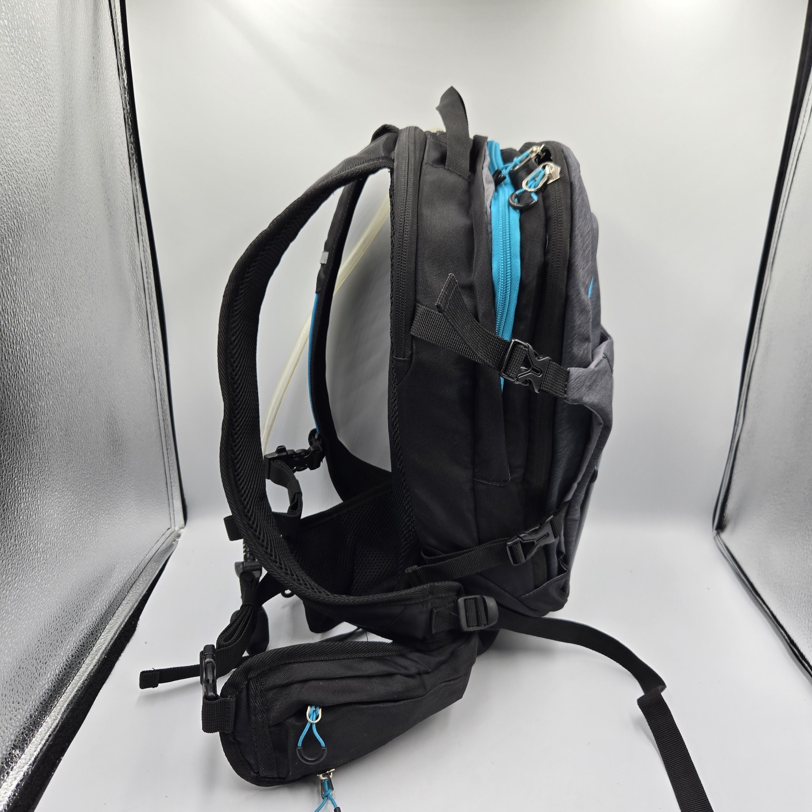IRONMAN Hydration Hiking Running Backpack Black Blue Includes A 2L pouch