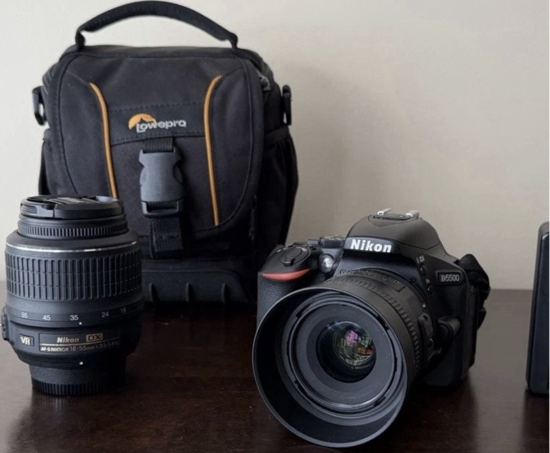 Nikon D5500 DSLR Bundle w/ AF-S 35mm f/1.8G & 18-55mm