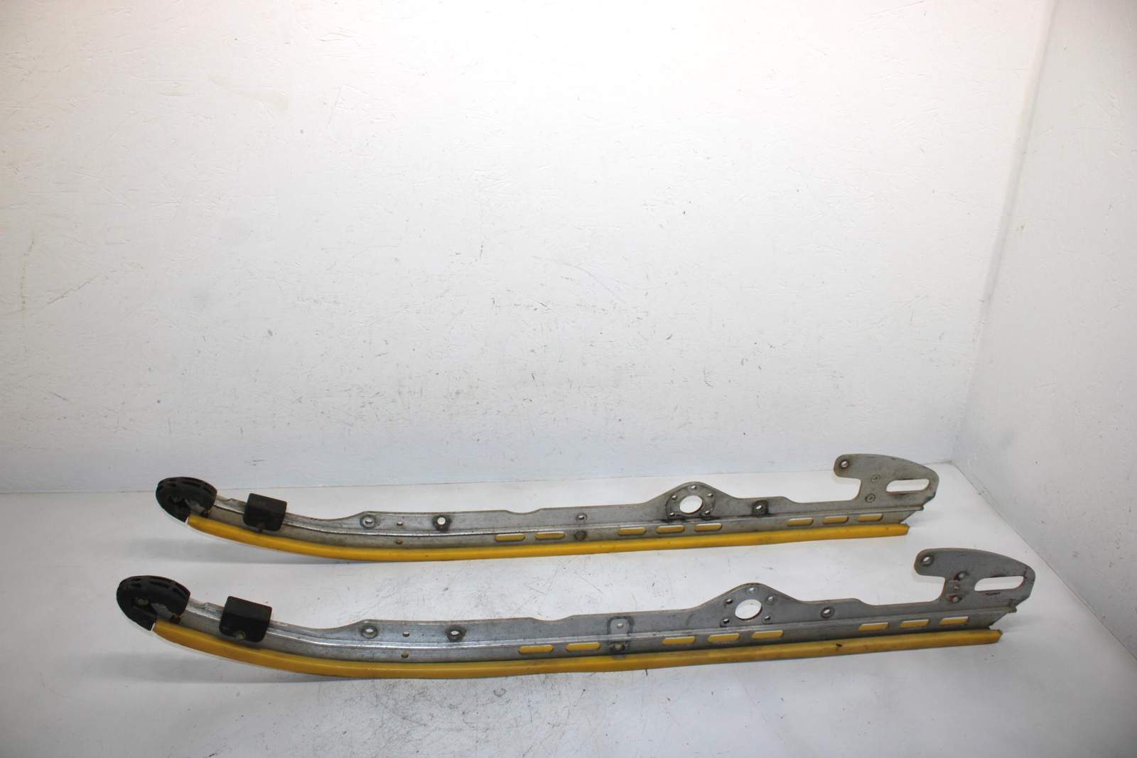 98 Ski-doo Formula Z 670 Oem RH,LH Runner (Set) 503179000 503179000 SS10