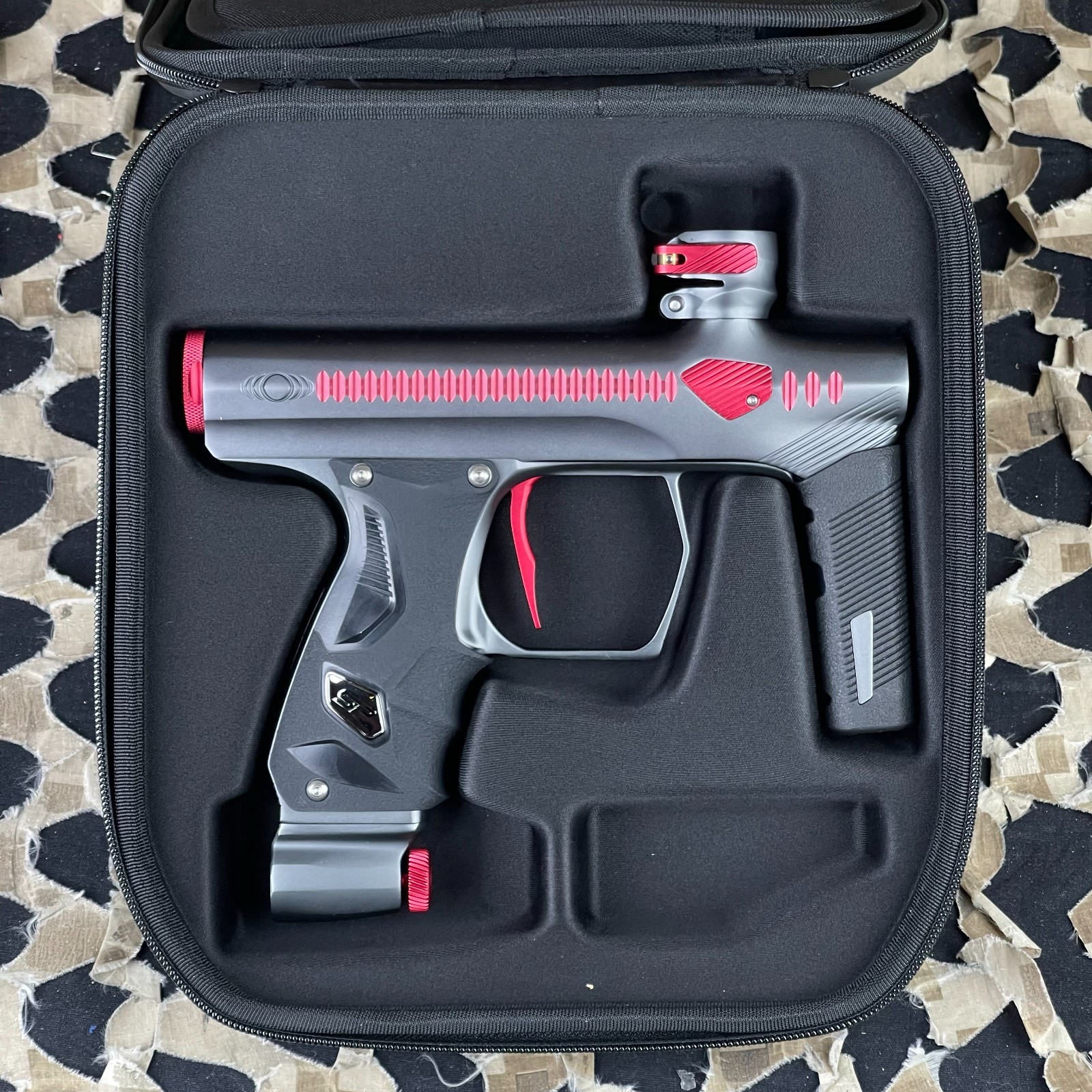NEW Method DLX Shocker Era Paintball Gun - Gray/Red