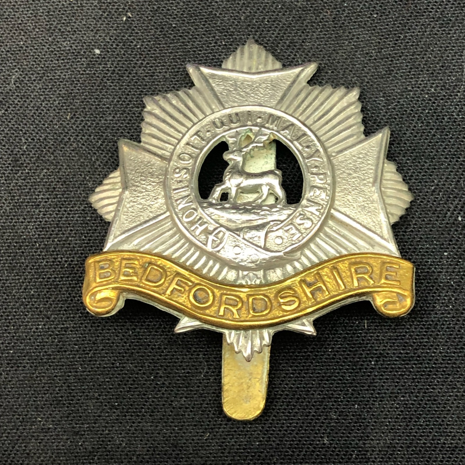 Bedfordshire and Hertfordshire Regiment - Original WW2 British Army Cap Badge