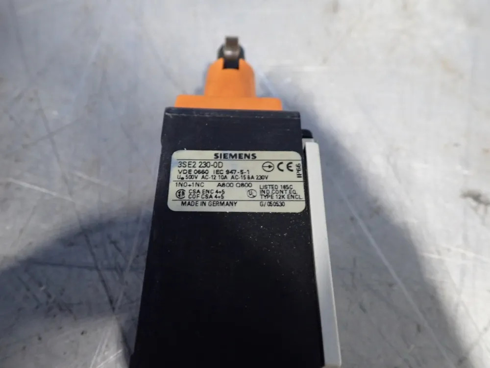 SIEMENS 3SE2230-0D POSITION SWITCH 10251190490