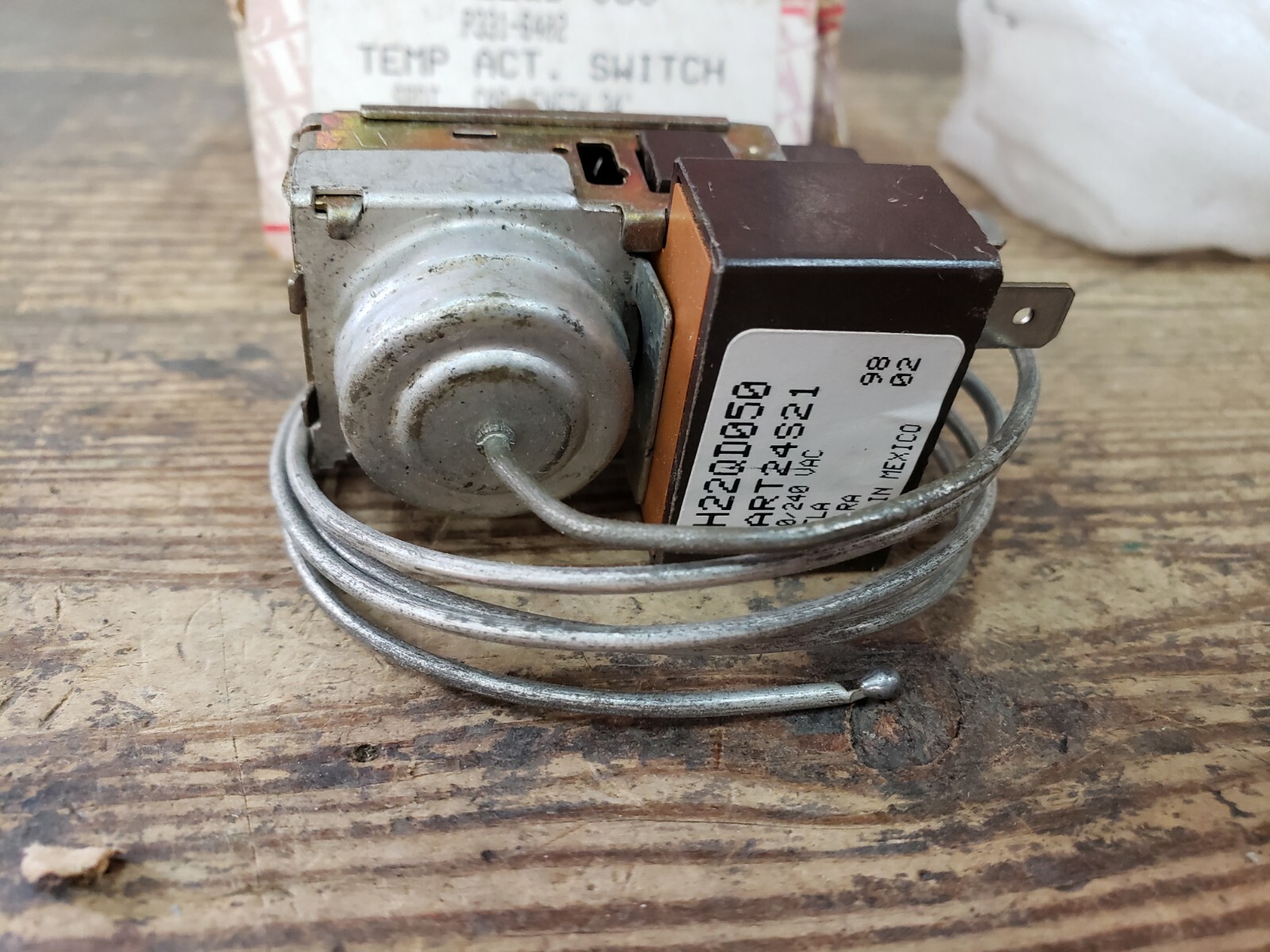NEW CARRIER HH 22QD 050 TEMPERATURE CONTROLLER ACT. SWITCH 0-51F 34" 120/240 V