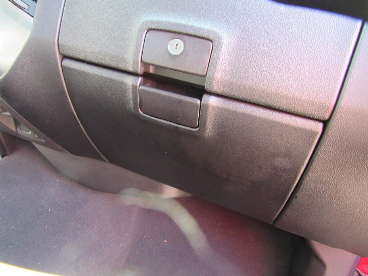 SILVRDO15 2018 Glove Box 1060862