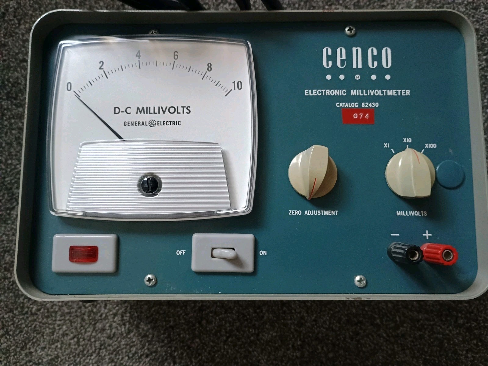 Cenco Millivoltmeter Milli Voltmeter D-C 82430