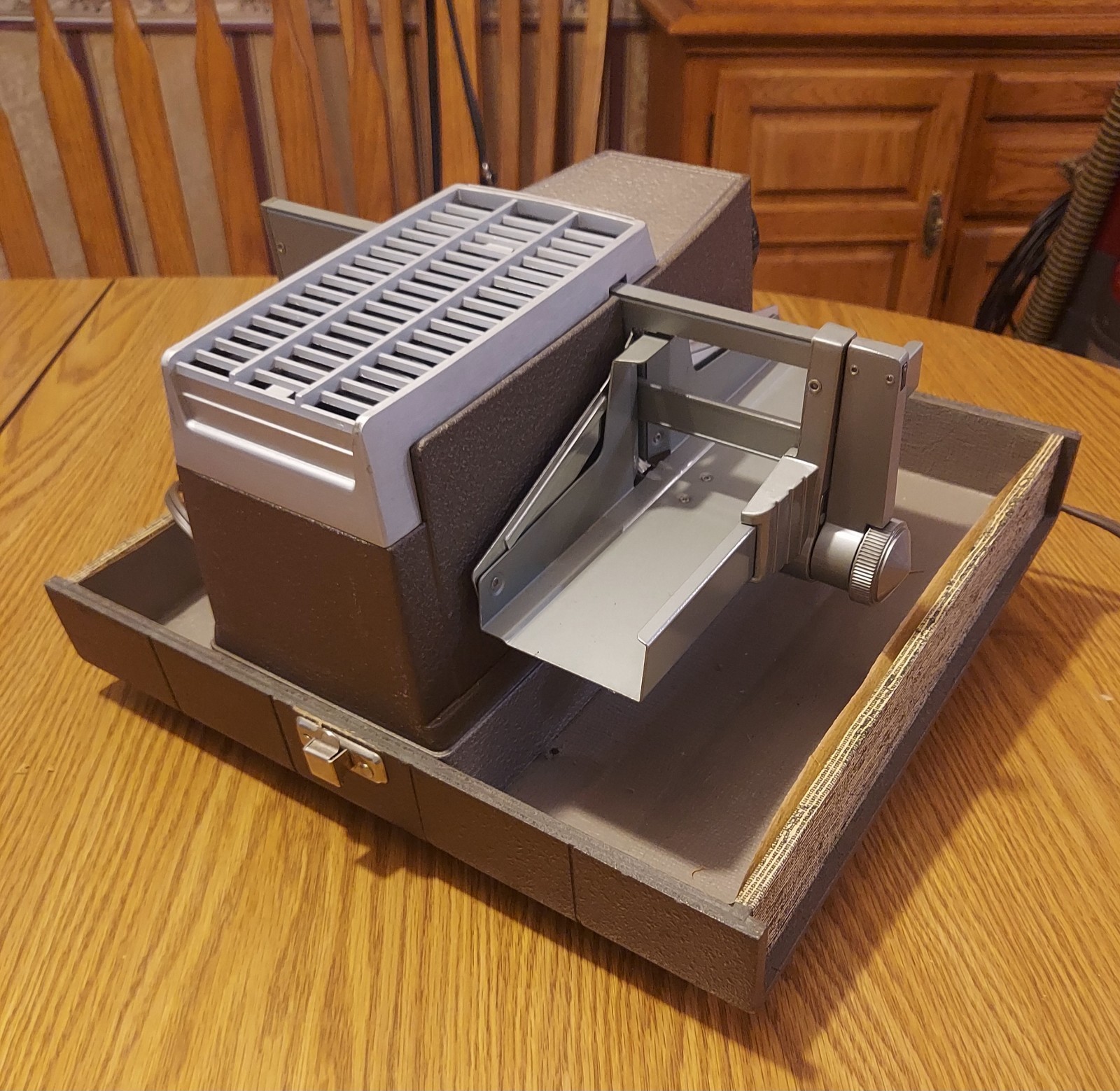 Vintage Bell & Howell Headliner Slide Projector Model 706 With Case