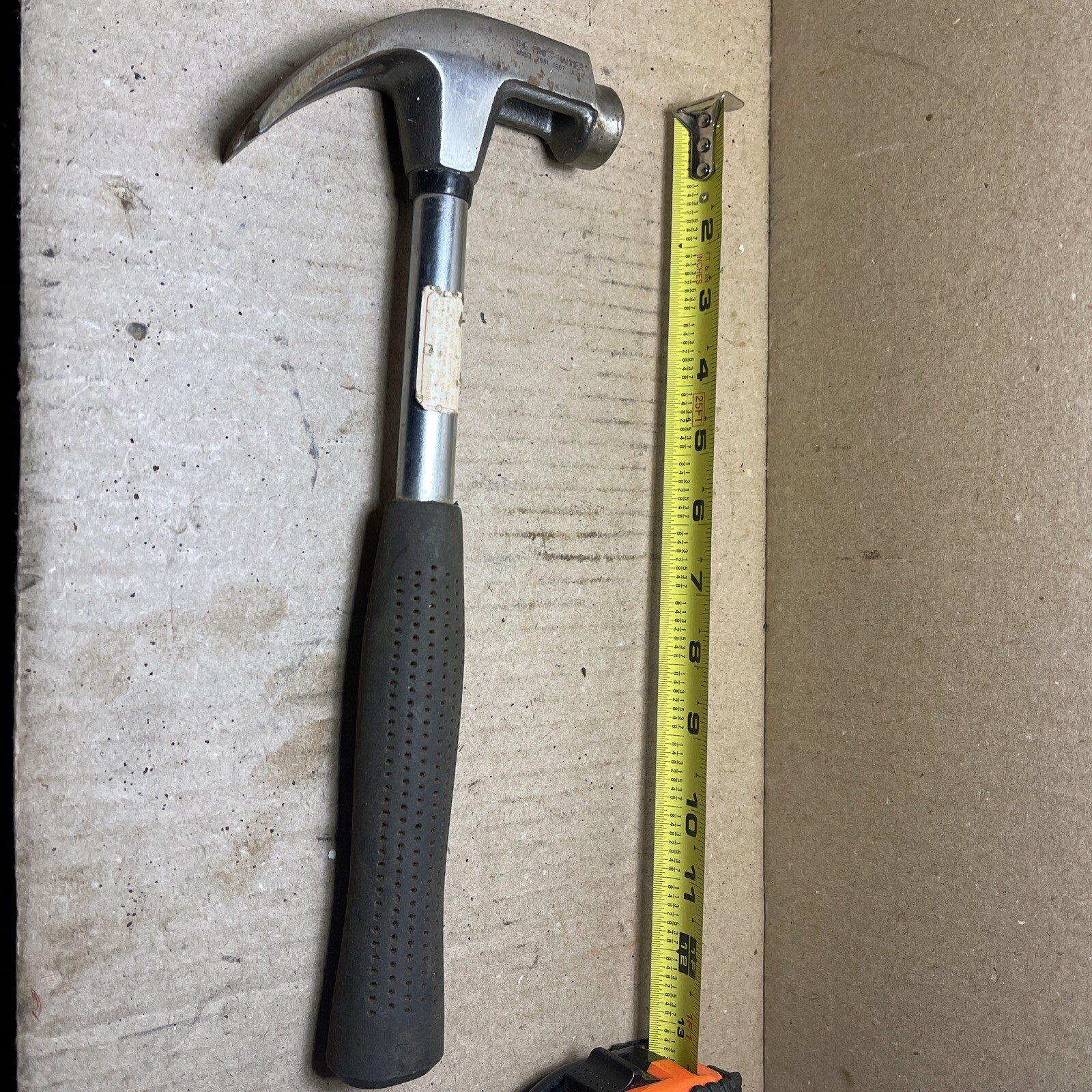 Rare vinage 3 nail holding curved claw 16 Oz hammer THE PRO'S HAMMER tool