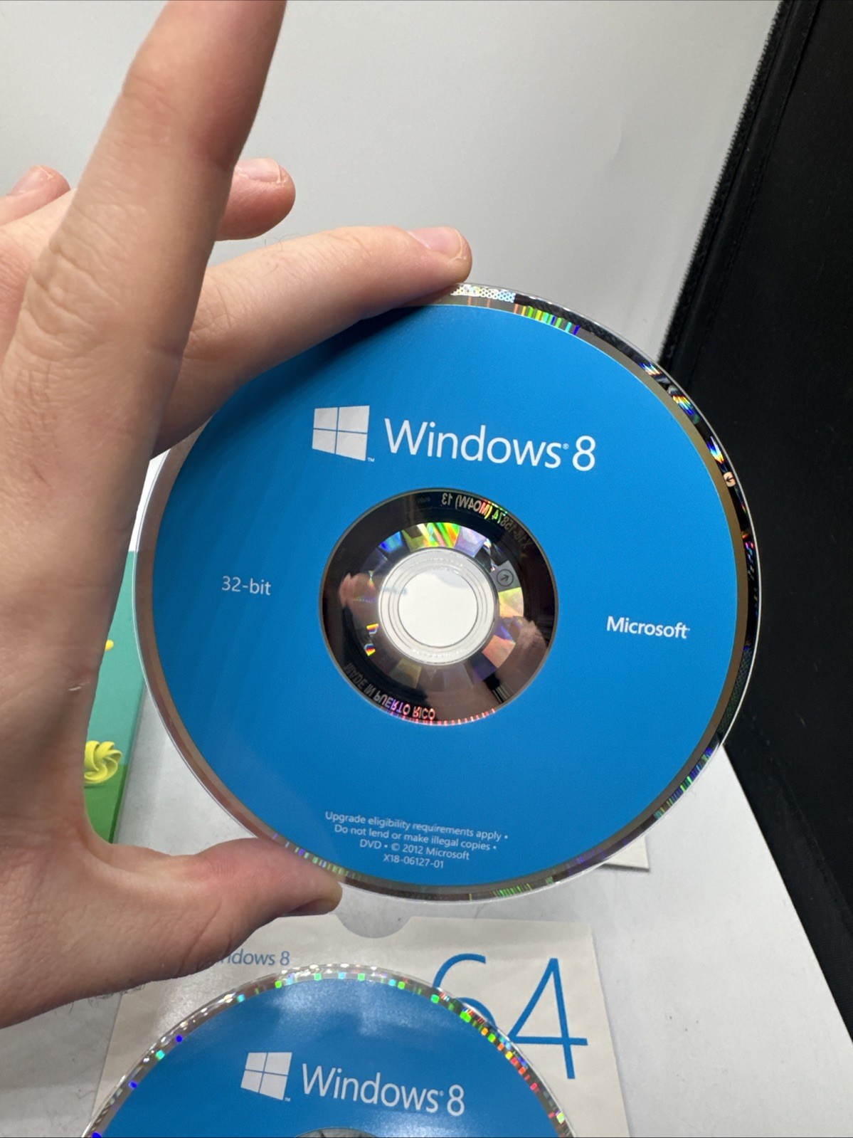 Microsoft Windows 8 Upgrade for PC 32 64 Bit DVD box 2 disc + Product Key