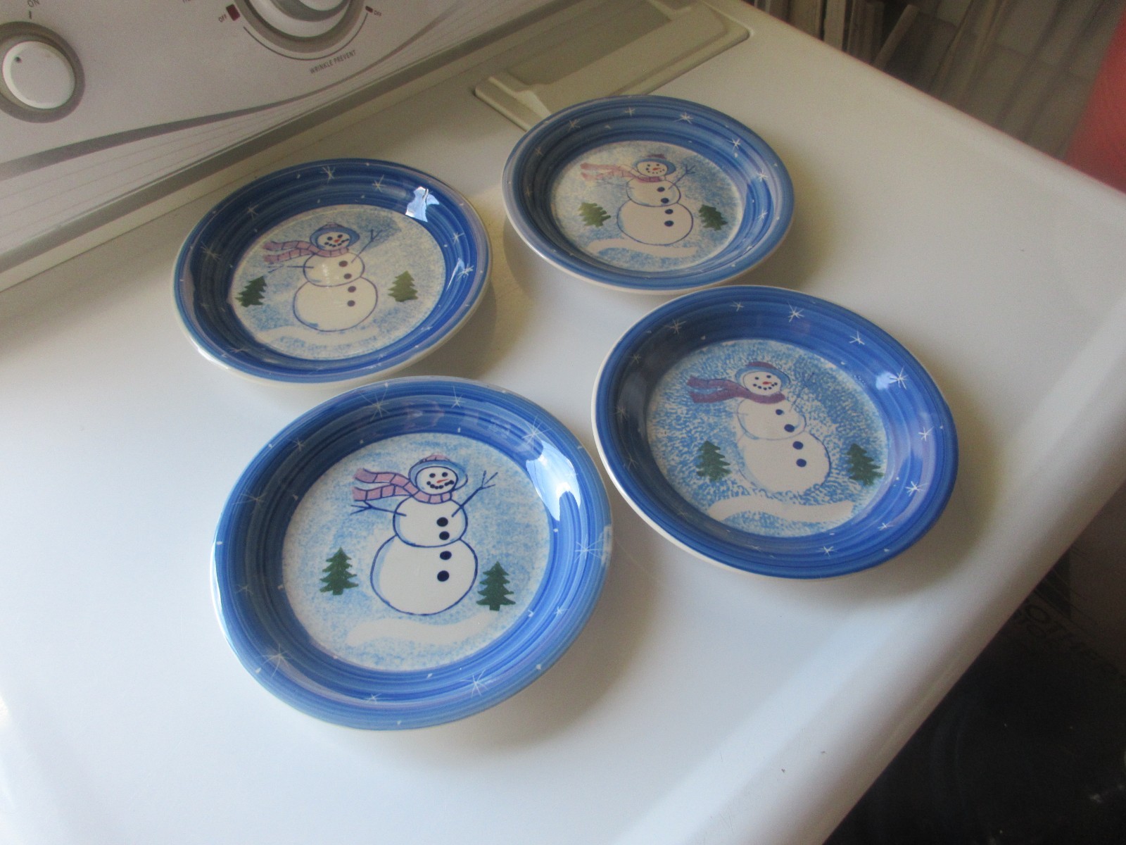 Alco Industries 4 Salad Dessert Plates Snowman with Blue Background 7.5"