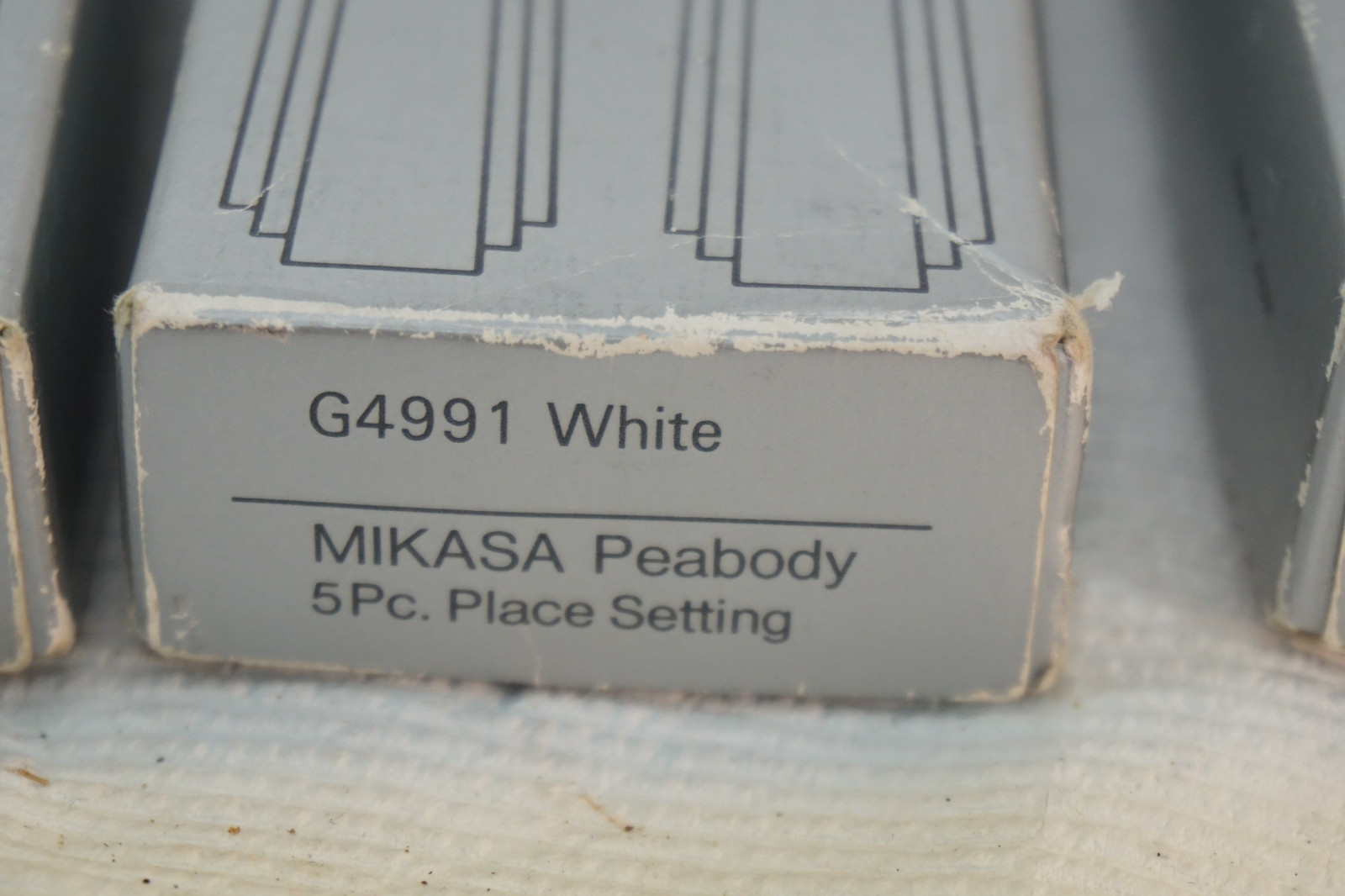 VINTAGE STAINLESS FLATWARE SET MIKASA PEABODY PATTERN 29 PC LOT OFF WHITE DECO