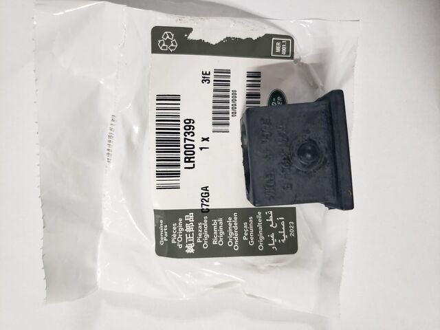 Genuine Auxiliary Radiator Lower Insulator LR007399
