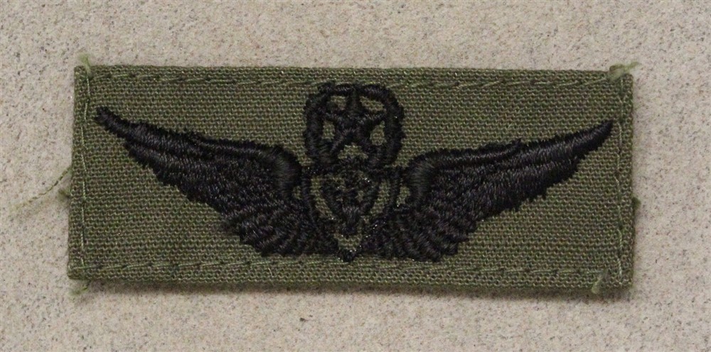 Army Cloth Badge 332: Aircraft Crew Member, Master - subdued