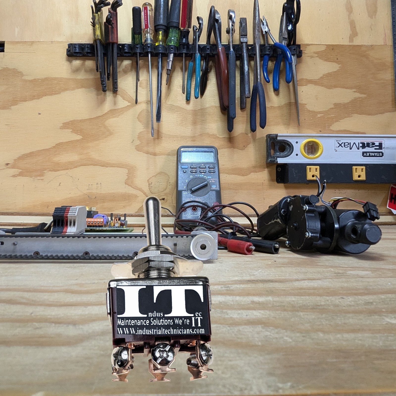 IndusTec 20A DPDT - 6 screw Momentary resetting 3 Position Toggle Switch 12V 24V