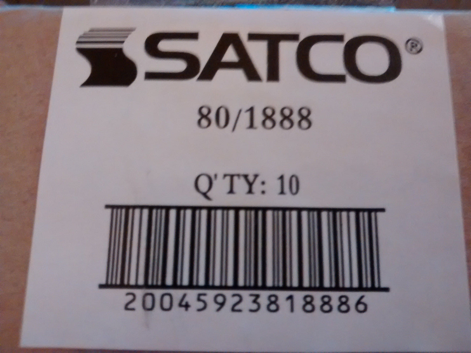 New box of 10, Satco 80-1888 E26 to GU24 socket reducer with locking function