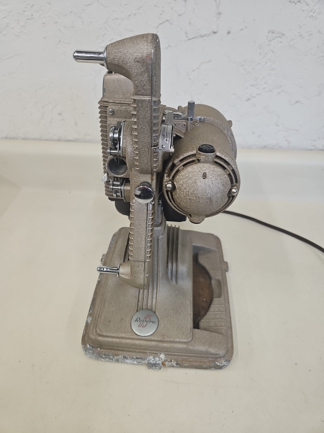Vintage Revere Camera Model 85 8mm Reel To Reel Film Movie Projector. MA1