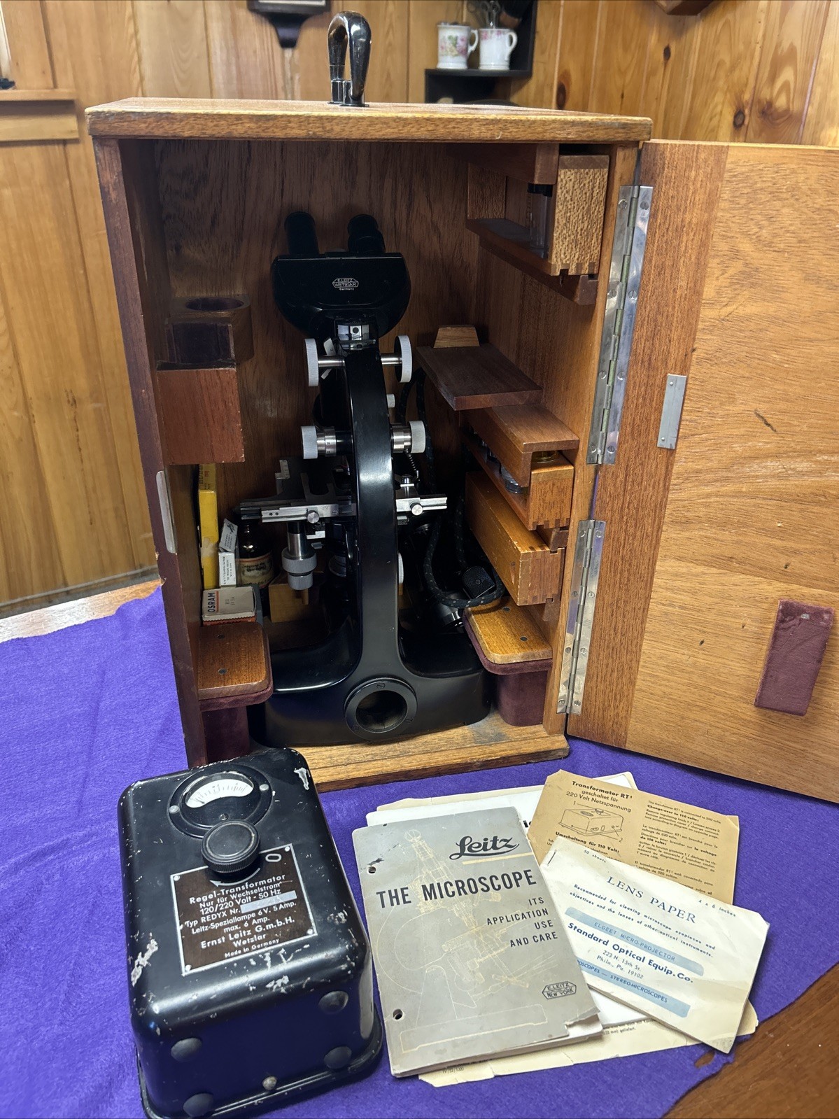 E Leitz Wetzlar Vintage Microscope In Wooden Case w/Transformator, Lenses, ETC