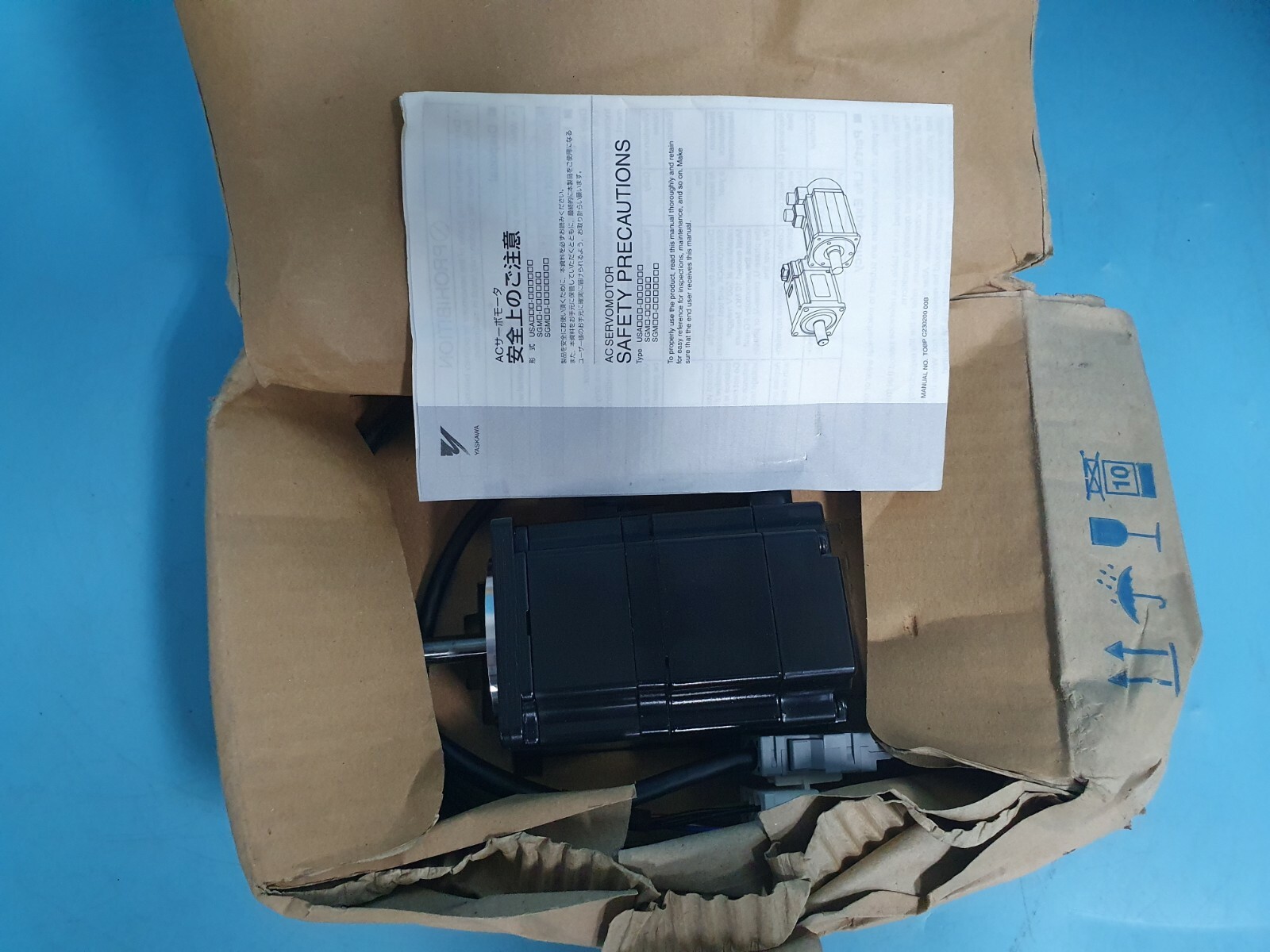 NEW YASKAWA SGMPH-01AAA2C AC SERVO MOTOR