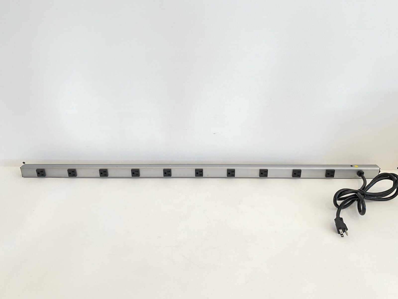 Power First FPI4810 Rackmount Power Distribution 10 Outlets125V 15A or 20A 48" L