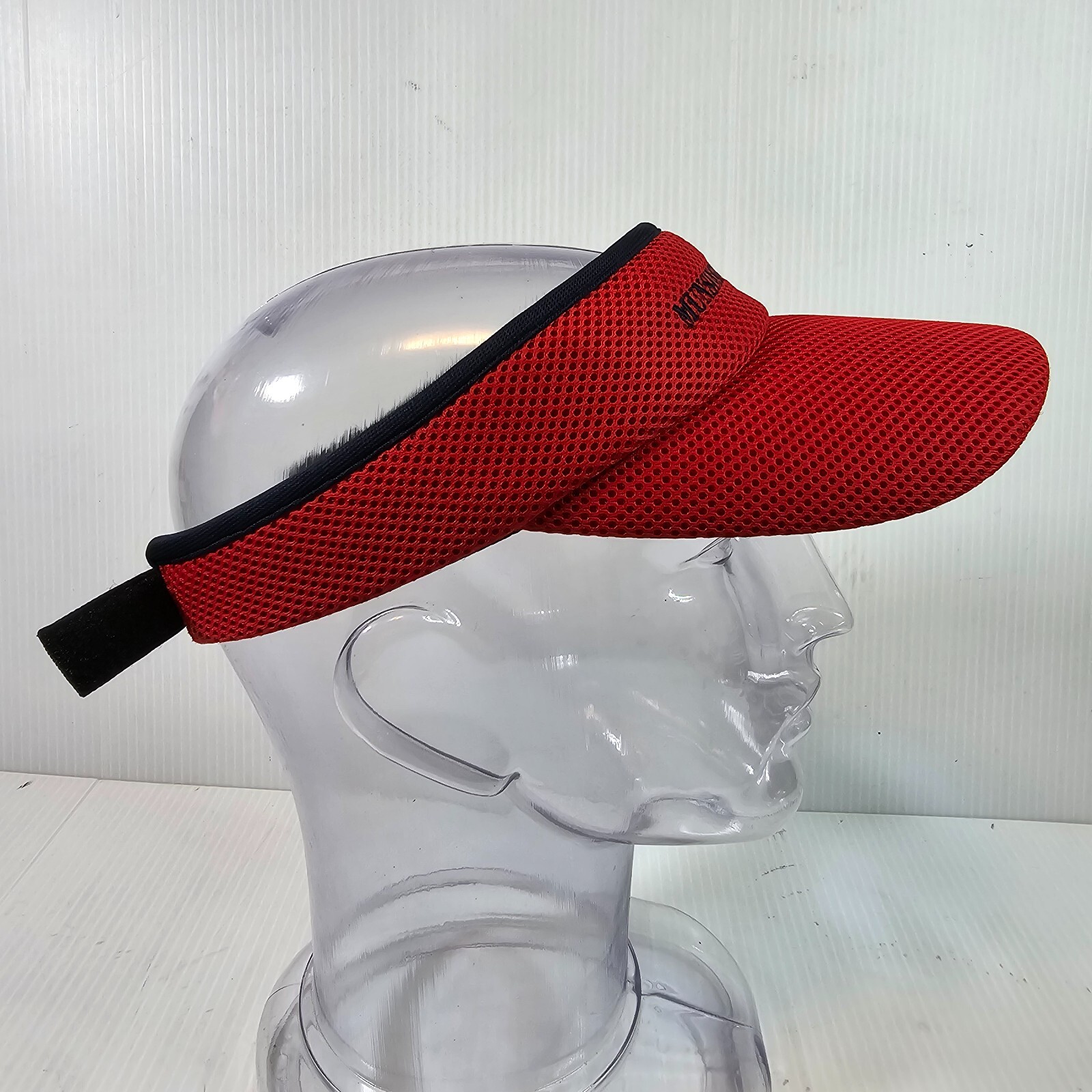 Munsingwear Visor Penguin Embroidered Spell Out Red