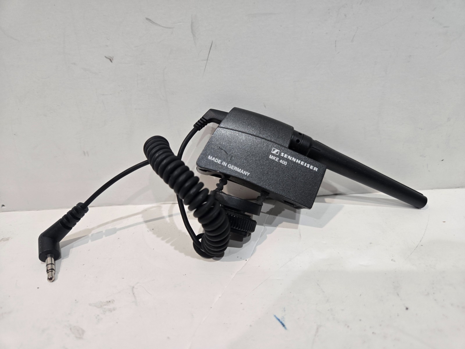 Sennheiser MKE 400 Compact Video Camera Shotgun Microphone MKE400
