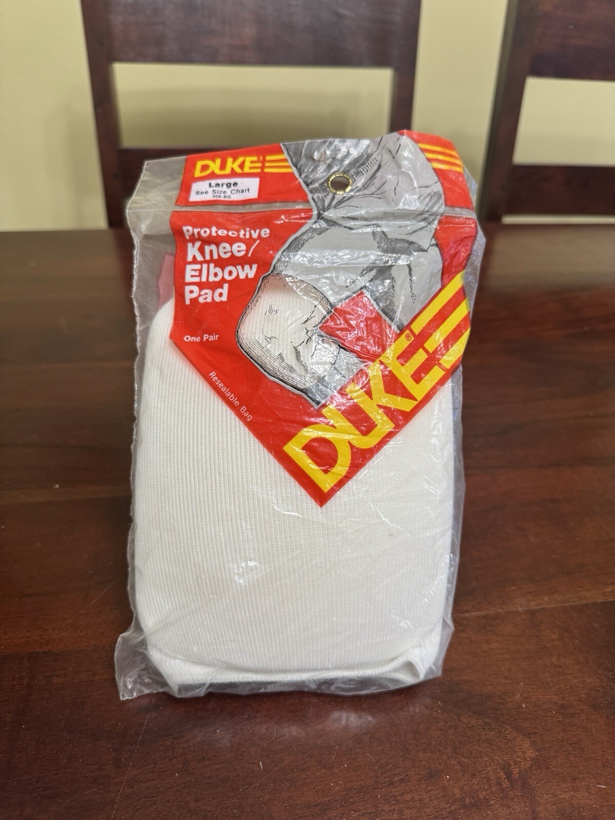 Pair of Duke Knee/Elbow Pads Men's White Old New Stock Size Large