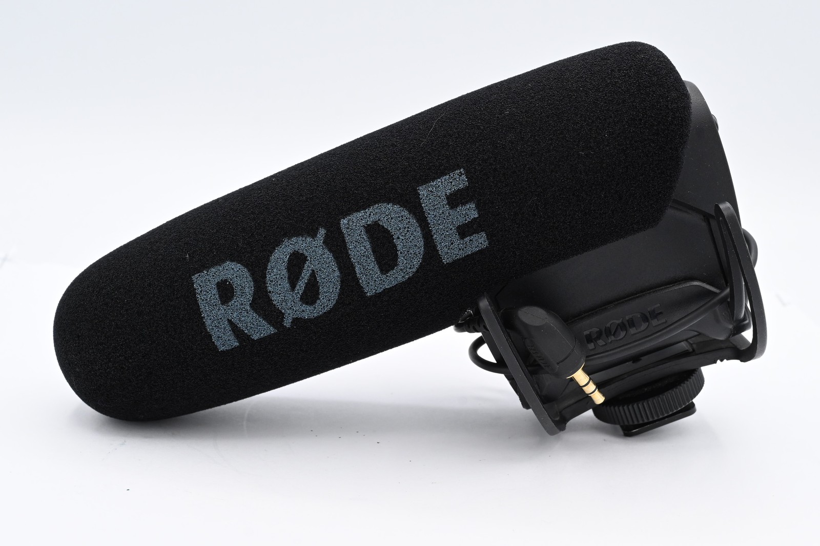 RODE VideoMic Pro Compact Camera-Mount Mic with Lyre Shock Mount (Version 2)