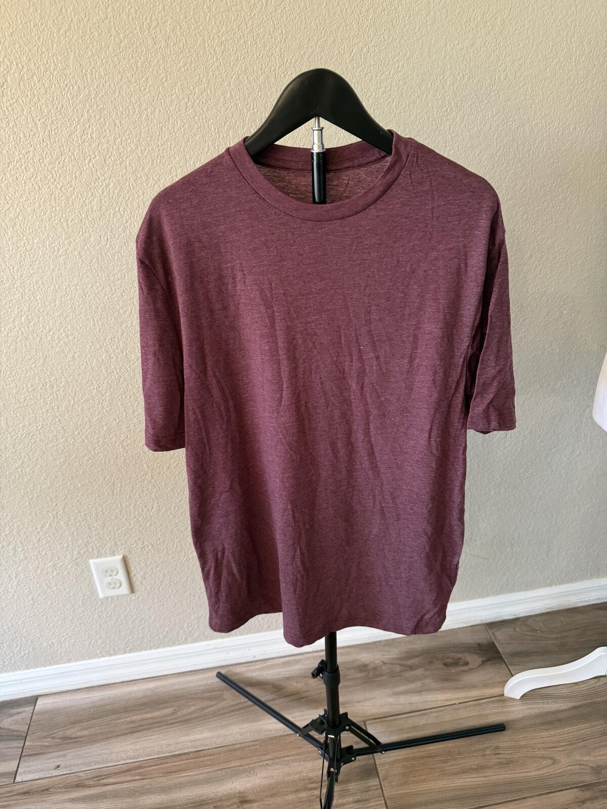 Men’s Burgundy Tee M