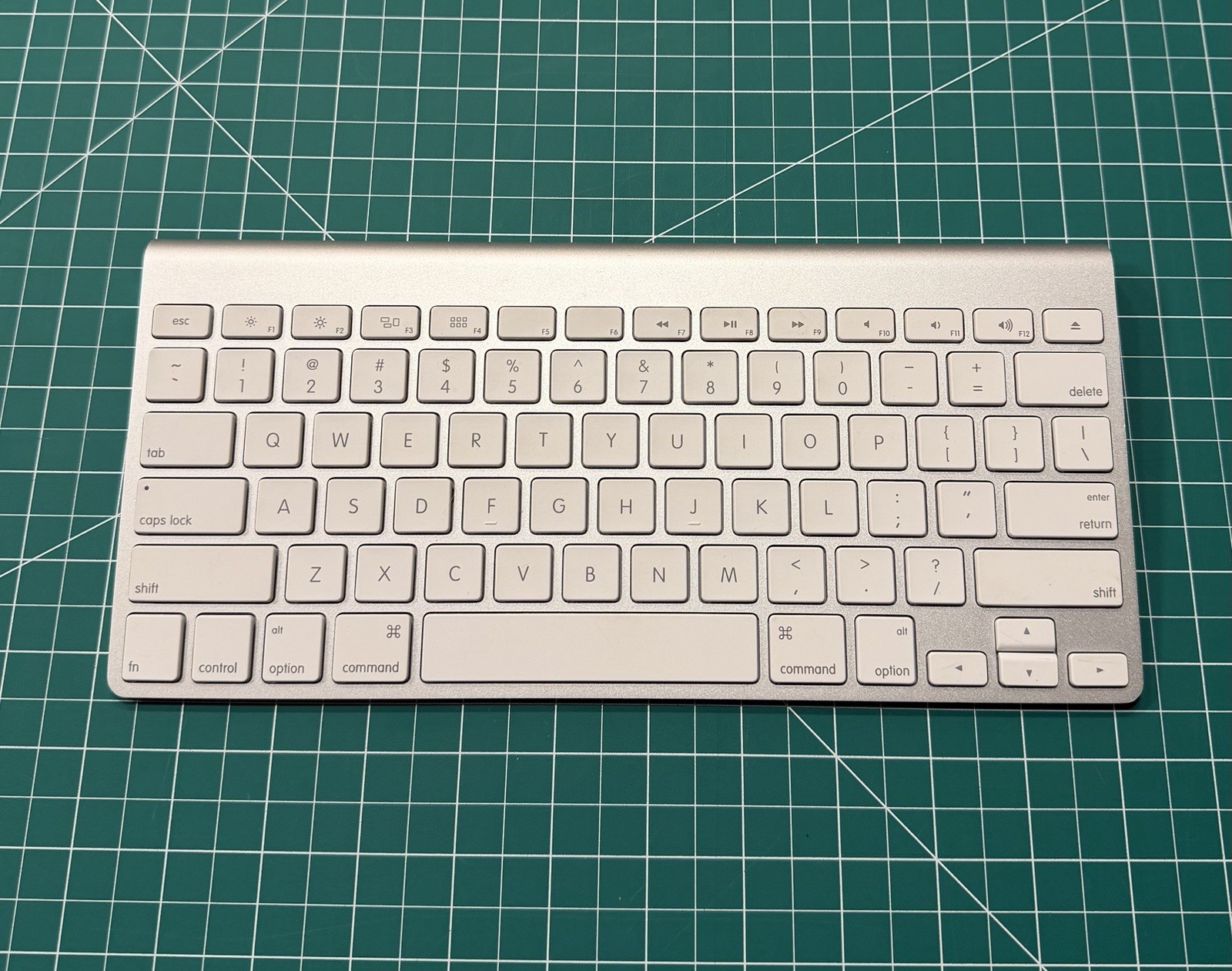 GENUINE Apple Wireless Bluetooth Keyboard A1314 Mac Aluminium