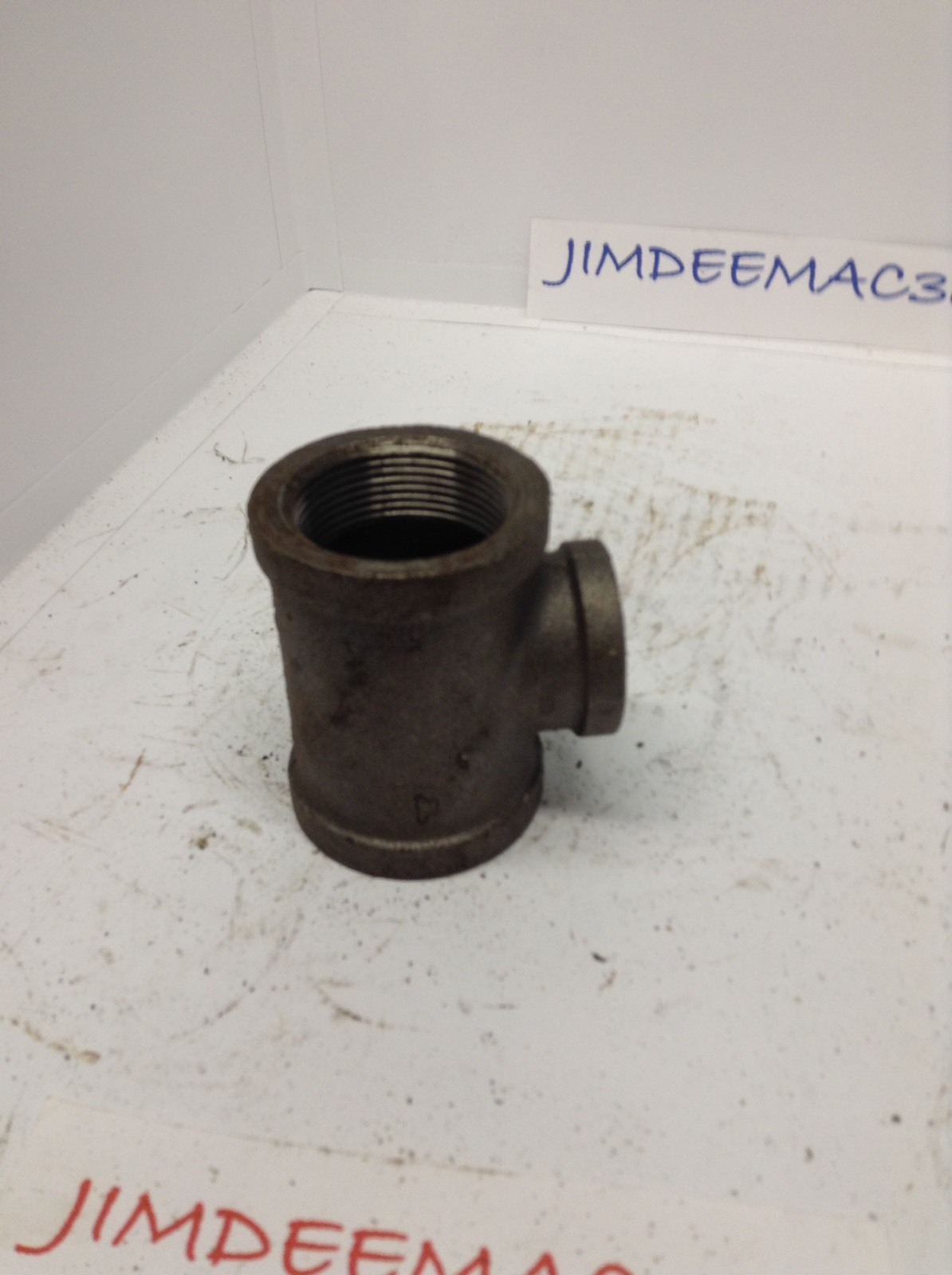 1.5" x 1.5"x 1" ANVIL USA Black Malleable Tee 1 1/2" x 1 1/2" x 1" Threaded Tee