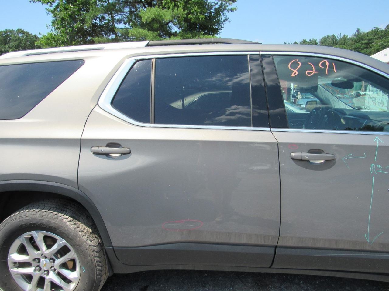 TRAVERSE 2018 Glove Box 1059611
