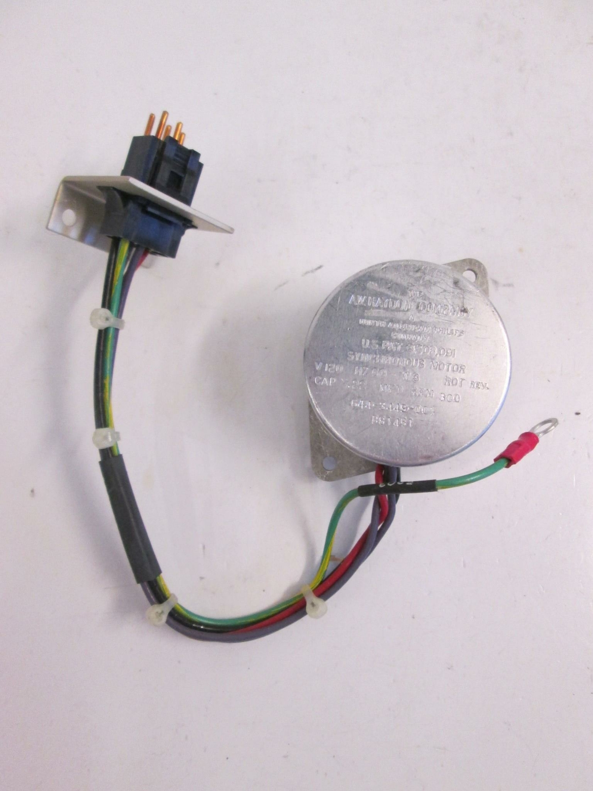 Synchronous Motor 644-3445-001, 120V, 8W, 300RPM, Used