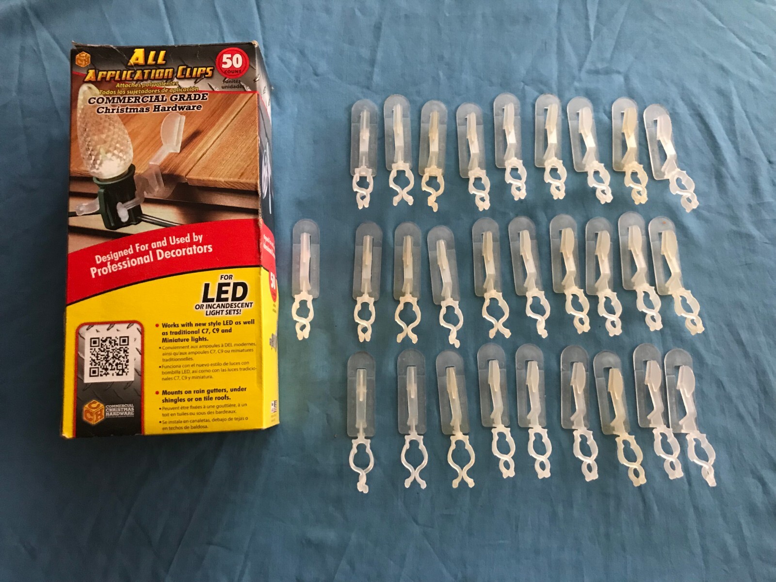 Pre-Owned 28 Count All Application Christmas / Holiday Light Clips