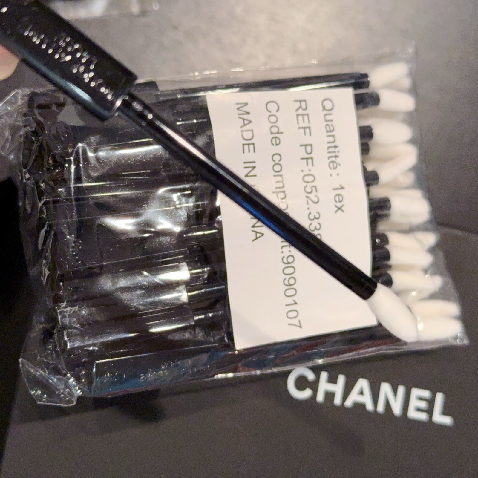 Set of 25 CHANEL Rouge Allure LAQUE Lip Color Applicator/Brush (Disposable)