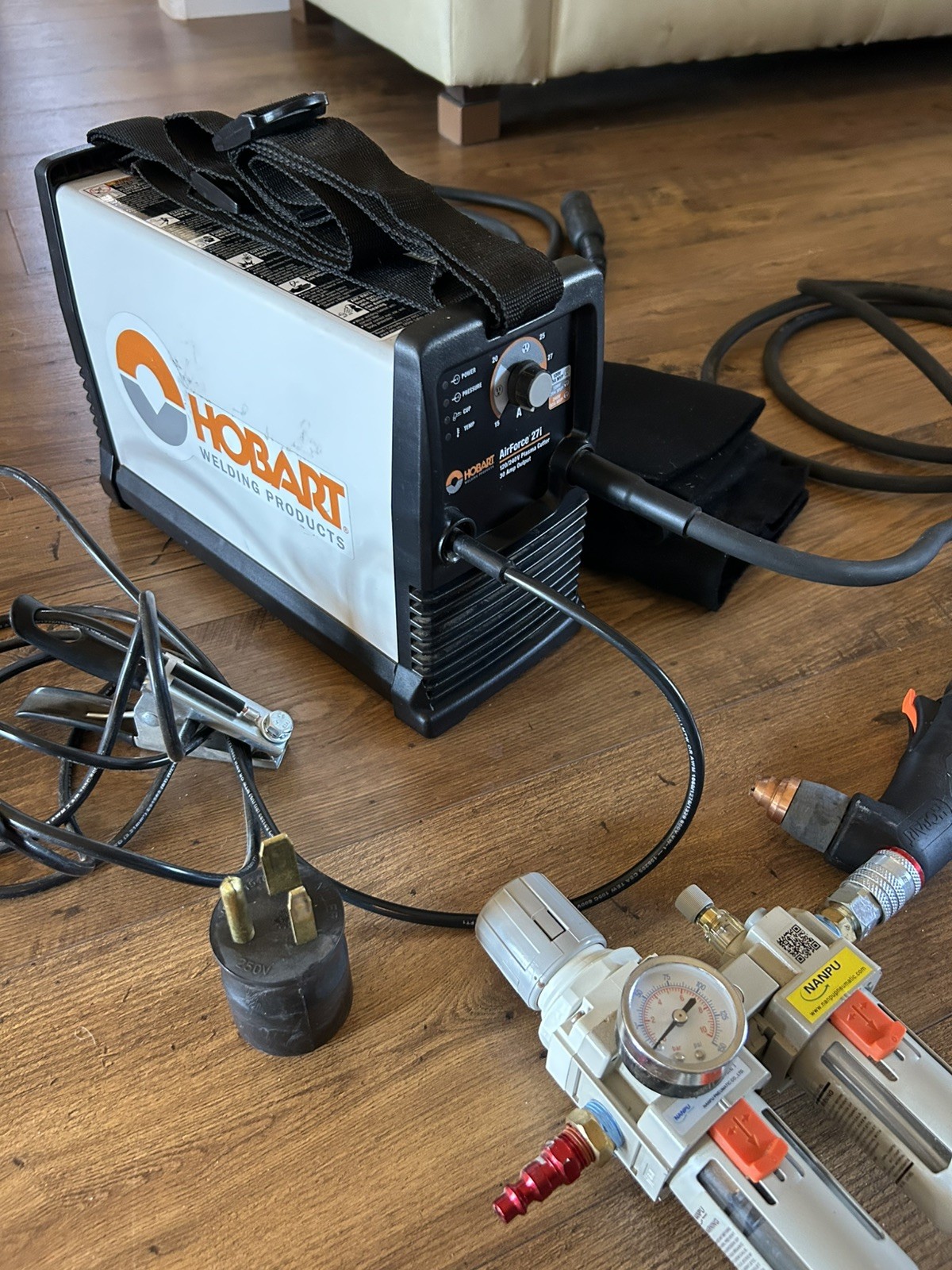 Hobart - AirForce 27i Plasma Cutter - **Dual-voltage 120V/240V**