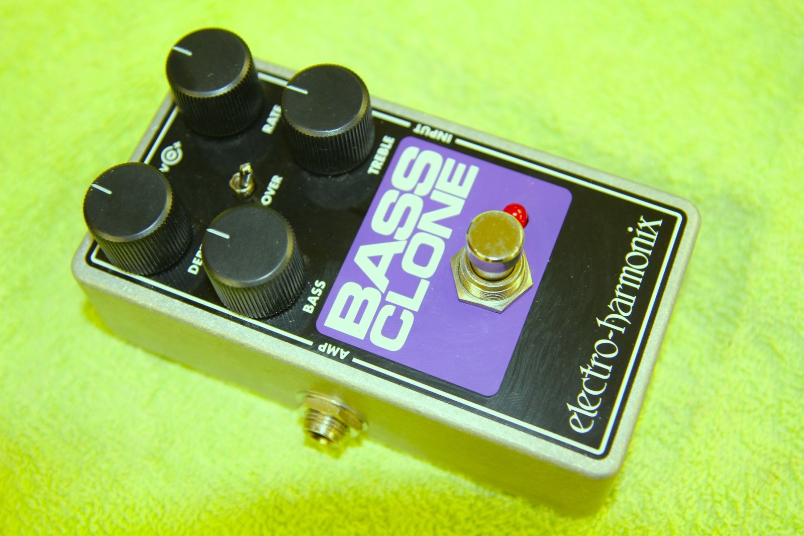 Electro-Harmonix Bass Clone bass guitar effect pedal
