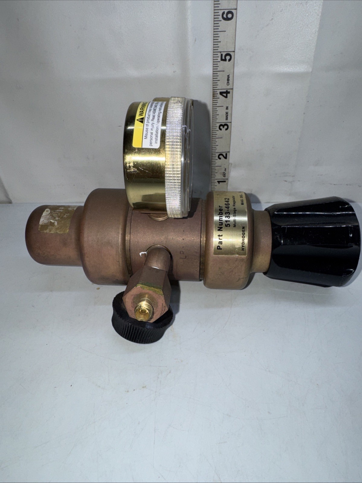 AGILENT 5183-4642 MULTI-STAGE REGULATOR. Placarded "Hydrogen”